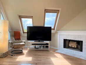 3326 N Bell Ave, Unit 4 in Chicago, IL - Building Photo - Building Photo