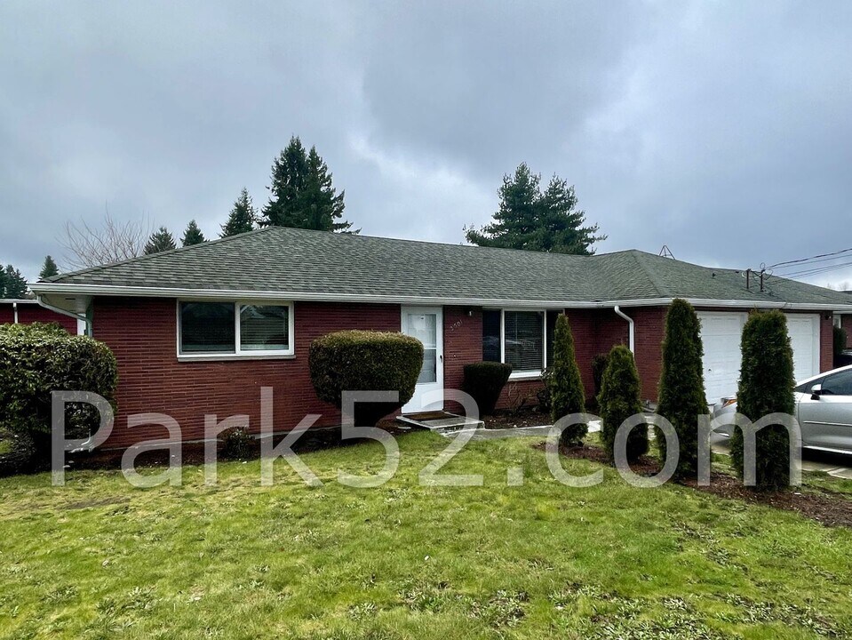 2501 Bridgeport Way W in University Place, WA - Building Photo