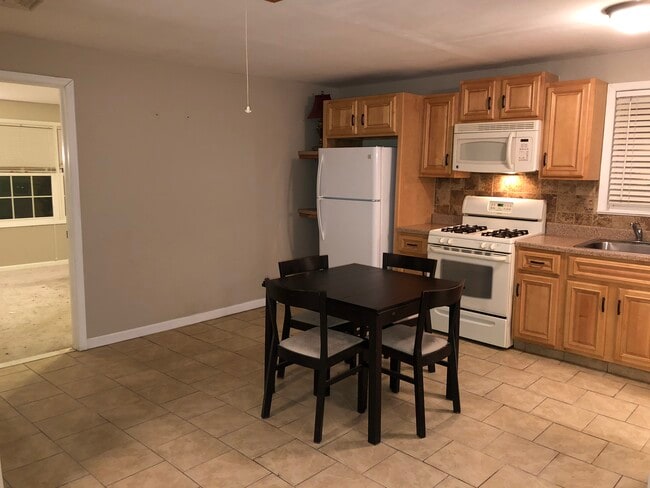 272 Cleveland Ave, Unit 2 in Lyndhurst, NJ - Foto de edificio - Building Photo