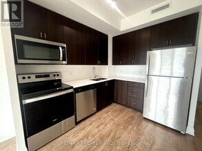 3220 Sheppard Ave E in Toronto, ON - Building Photo - Building Photo