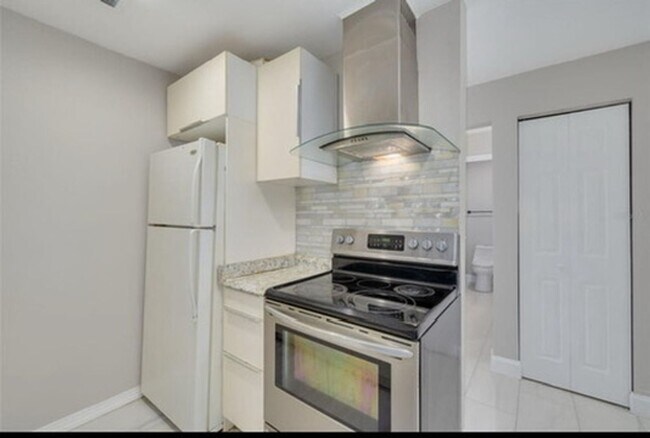 334 48th Ave N in St. Petersburg, FL - Building Photo - Building Photo