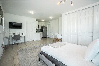 6971 Carlyle Ave in Miami Beach, FL - Building Photo - Building Photo