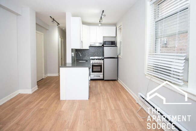 511 W Belmont Ave, Unit 5 in Chicago, IL - Foto de edificio - Building Photo