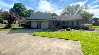 5253 Frank Ave NW, Unit 5253 in North Canton, OH - Building Photo