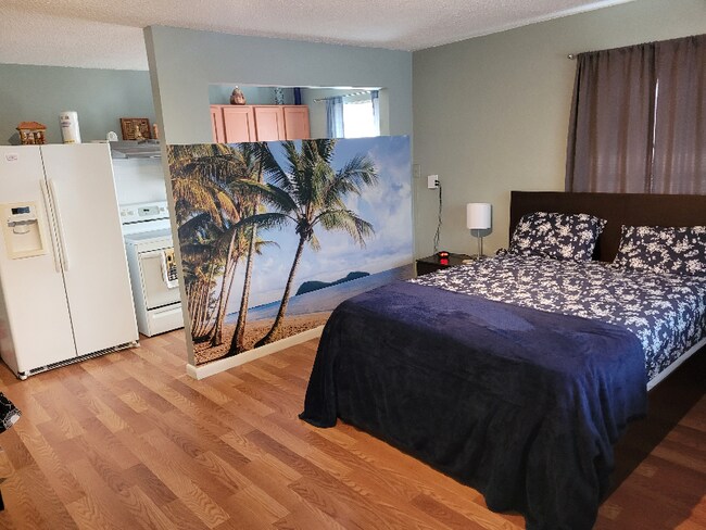 129 SE 2nd Terrace, Unit 2 in Hallandale Beach, FL - Building Photo - Building Photo