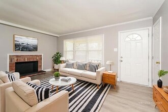 5018 Shoreline Dr in Greensboro, NC - Building Photo - Building Photo