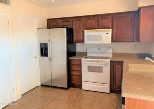 933 E Lodge Dr in Tempe, AZ - Building Photo - Building Photo