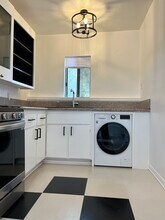 2228 1/2 S Ridgeley Dr in Los Angeles, CA - Building Photo - Building Photo