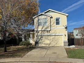 9445 Bellaire St in Thornton, CO - Building Photo