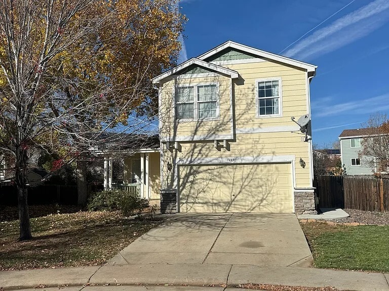 9445 Bellaire St in Thornton, CO - Building Photo
