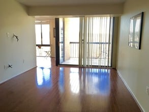 4500 S Four Mile Run Dr, Unit 812 in Arlington, VA - Building Photo - Building Photo
