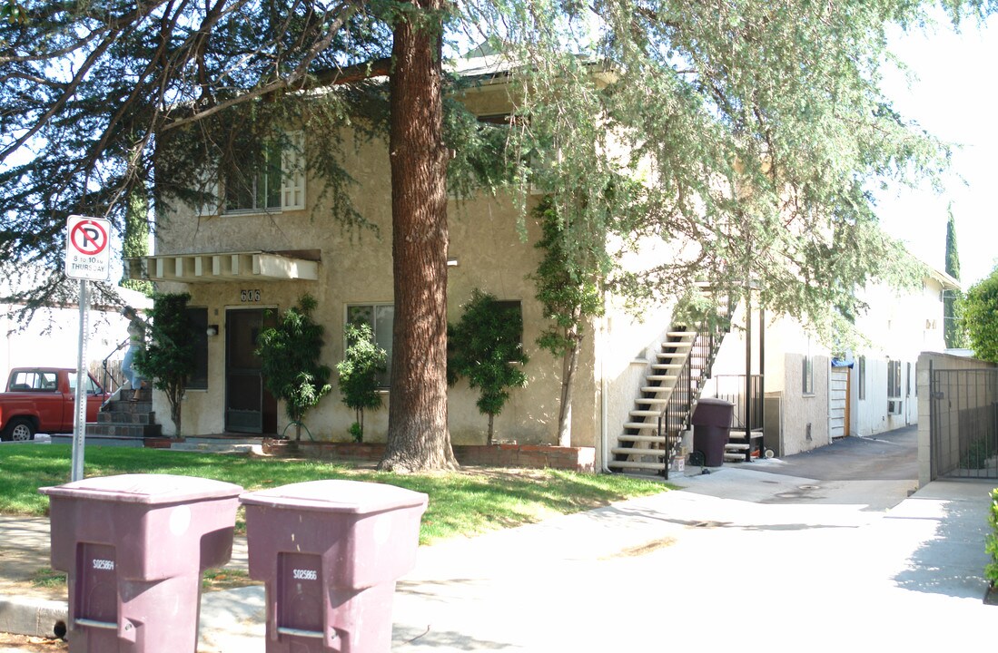 606 Hawthorne St in Glendale, CA - Building Photo