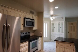 7916 Lakehurst Dr in Oklahoma City, OK - Building Photo - Building Photo