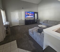 454 W Meda Ave in Glendora, CA - Building Photo - Interior Photo