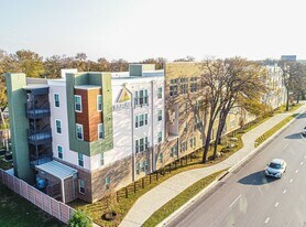 4611 N Interstate 35 Frontage Rd in Austin, TX - Building Photo