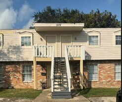 1502 Oleander in La Marque, TX - Building Photo