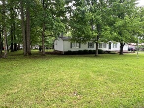 222 Cedar Ln in Beechgrove, TN - Building Photo - Building Photo