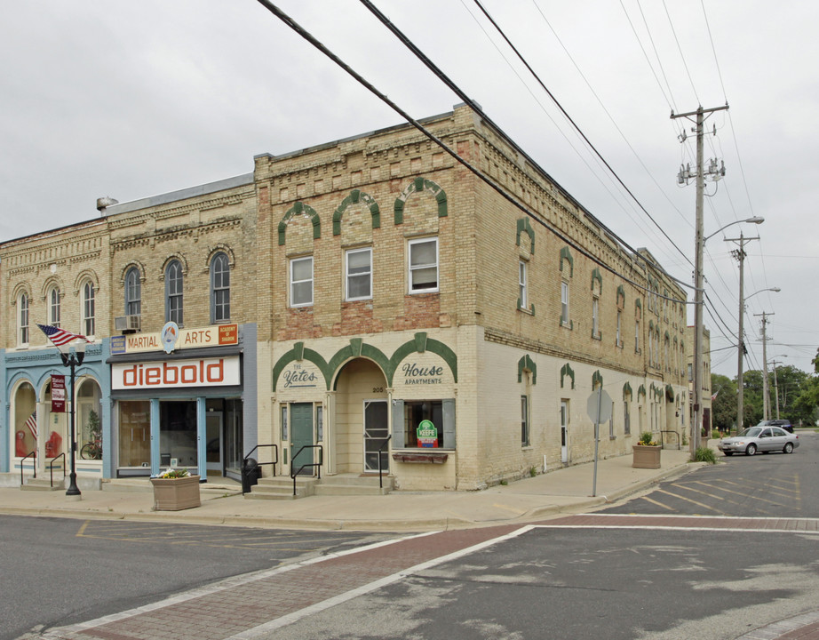 205 Baldwin St in Sharon, WI - Building Photo