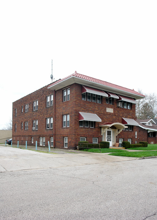 1689 Meriline St in Cuyahoga Falls, OH - Building Photo