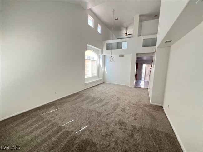 8140 Dinsmore Dr in Las Vegas, NV - Building Photo - Building Photo