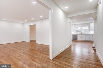 9704 Hall Rd in Potomac, MD - Building Photo - Building Photo