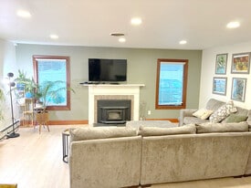 14 Winside Ln, Unit 1 in Coram, NY - Building Photo