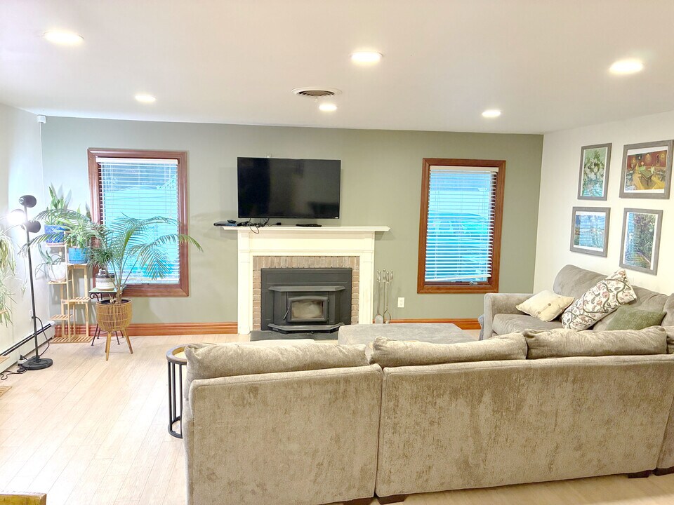 14 Winside Ln, Unit 1 in Coram, NY - Foto de edificio