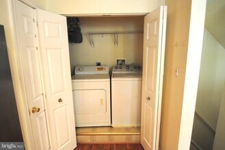 12823 Fair Briar Ln in Fairfax, VA - Building Photo - Building Photo