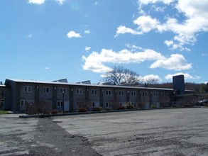 Trinkaus Manor in Oriskany, NY - Foto de edificio - Building Photo