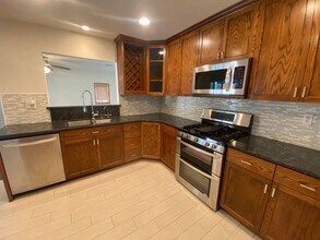 43100 18th St W in Lancaster, CA - Building Photo - Building Photo