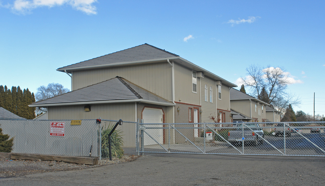 1315 S 18th Ave in Yakima, WA - Building Photo