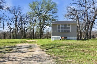 1329 Fox Hollow Ct in Azle, TX - Building Photo