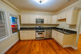 290 Broadway, Unit 1 in Somerville, MA - Building Photo - Building Photo