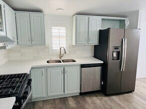 18001 N 19th St in Phoenix, AZ - Building Photo - Building Photo