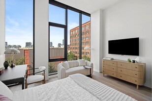 1057 W Van Buren St in Chicago, IL - Building Photo