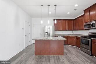 14814 Mason Creek Cir in Woodbridge, VA - Building Photo - Building Photo