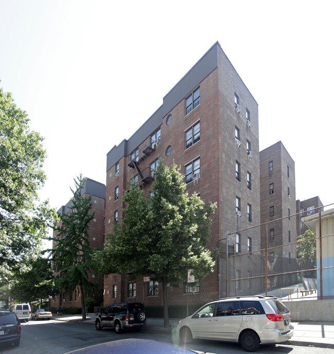 2770 Briggs Avenue in Bronx, NY - Foto de edificio - Building Photo