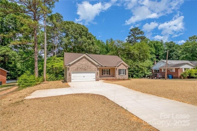 324 N Milford Dr in Salisbury, NC - Building Photo - Building Photo