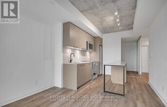 1808 St Clair Ave W in Toronto, ON - Building Photo - Building Photo