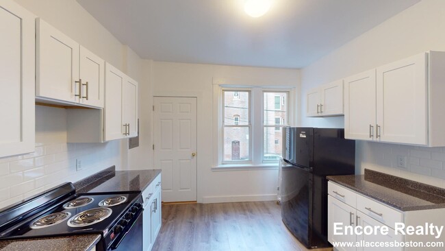 1391 Commonwealth Ave, Unit A in Boston, MA - Building Photo - Building Photo