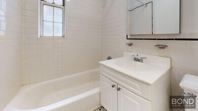 117 W 13th St in New York, NY - Building Photo - Building Photo
