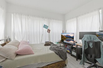 4939 N St Louis Ave, Unit 3N in Chicago, IL - Foto de edificio - Building Photo