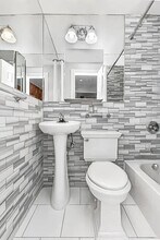 273 W 10th St, Unit 1FW in New York, NY - Building Photo - Building Photo