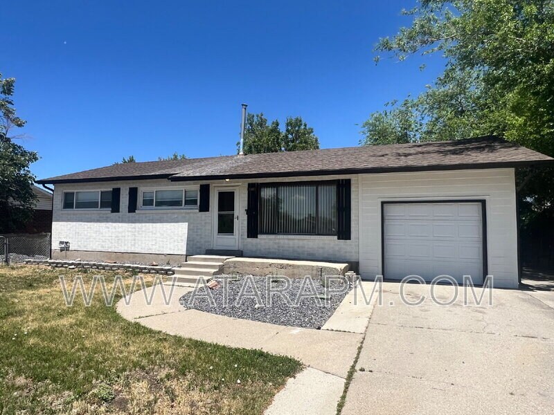 1001 E Sego Lily Dr in Sandy, UT - Building Photo