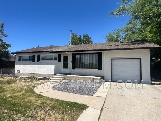 property at 1001 E Sego Lily Dr