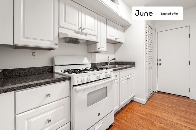 1105 16th St NE-Unit -B in Washington, DC - Foto de edificio - Building Photo
