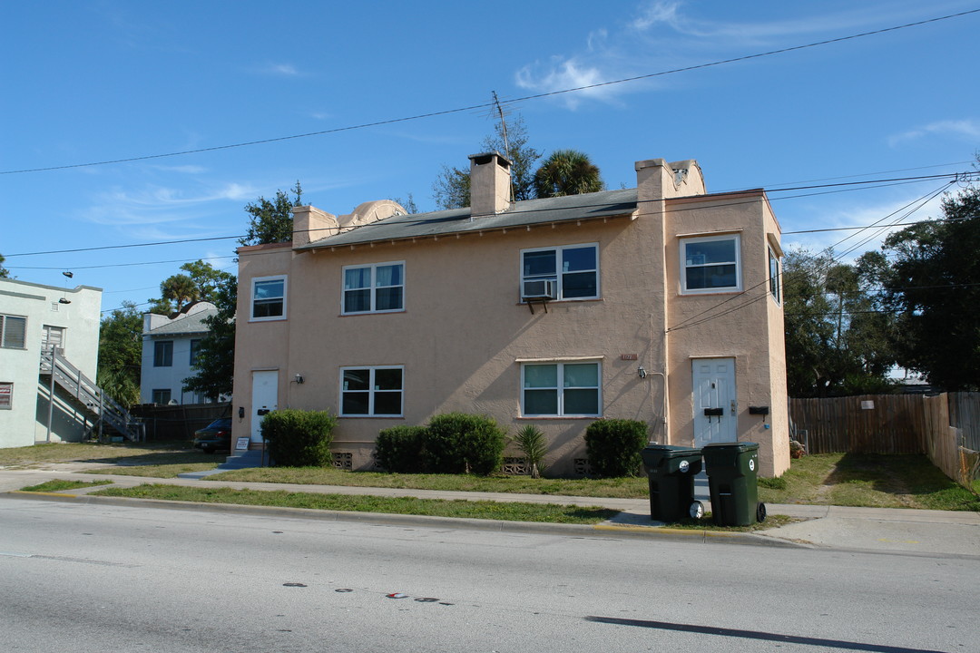 1125 S Ridgewood Ave in Daytona Beach, FL - Foto de edificio