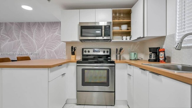 328 NW 12th Ave in Miami, FL - Building Photo - Building Photo