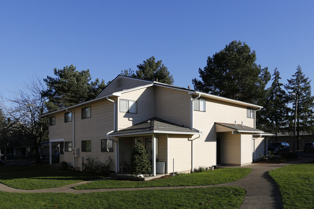 Shelton Village Apartments in Salem, OR - Building Photo