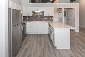 Shriver Square - Lavish Living in Sioux Falls, SD - Building Photo - Interior Photo